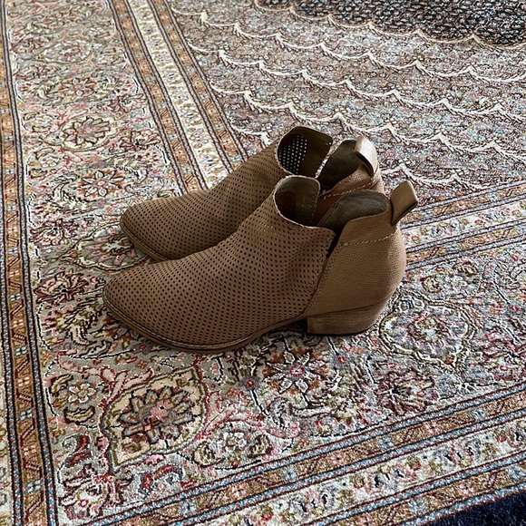 dolce vita . Color tan. Size. 37/5 - Picture 2 of 3